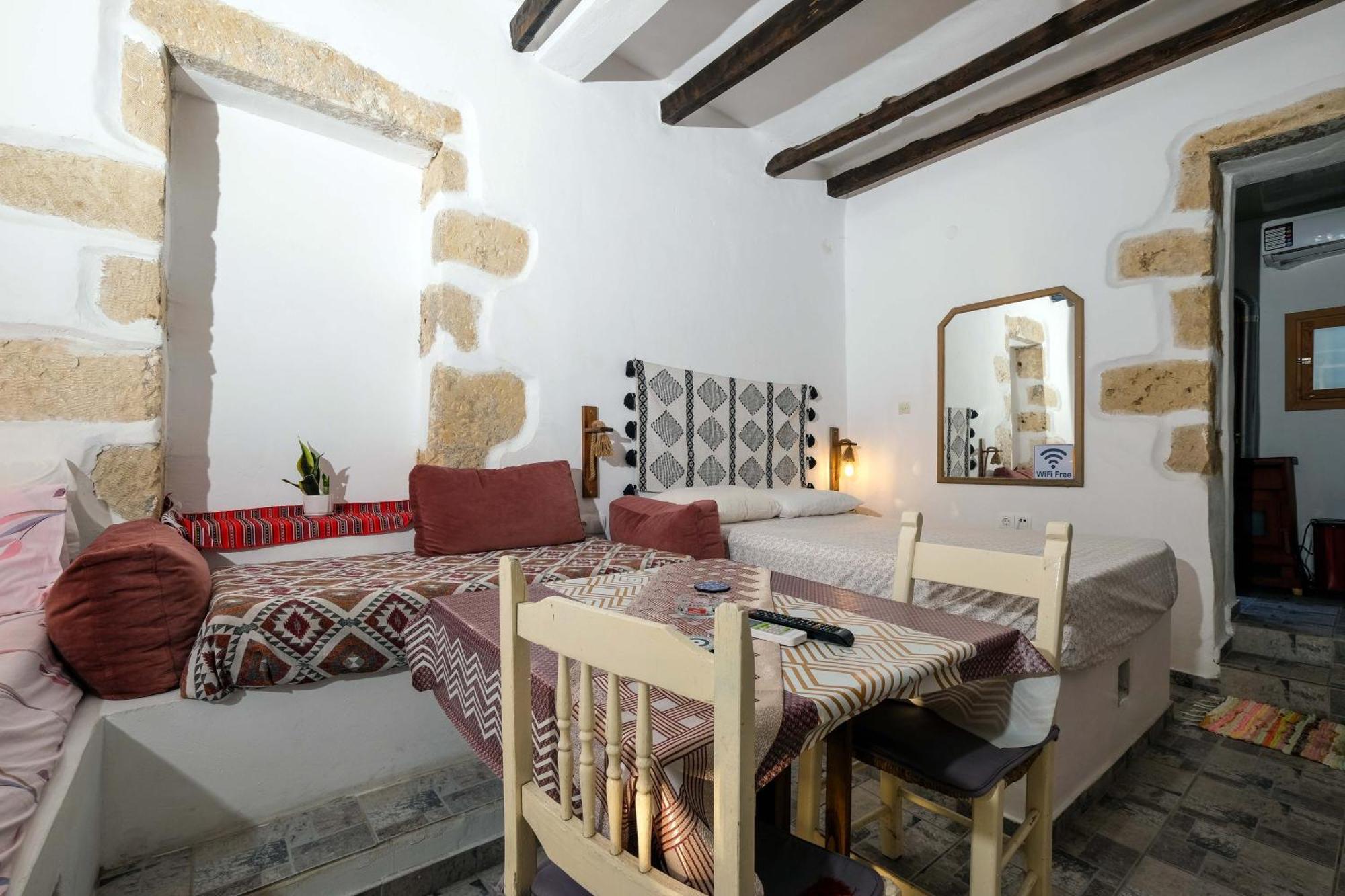 Crete-village Vibes *